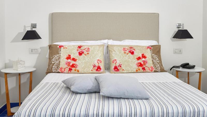 Double Room with Patio image 1