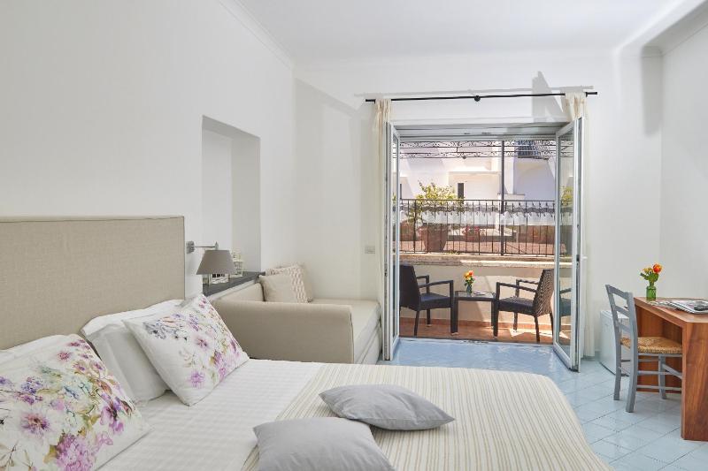 Triple Room image 3
