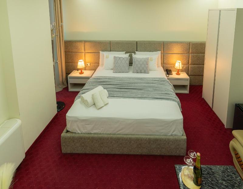 Alko Hotel Shkoder - image 4