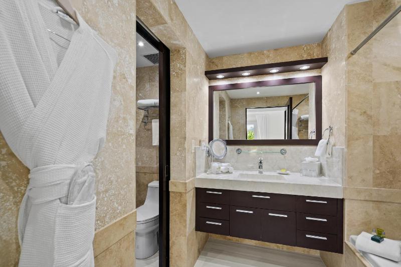 1 Bedroom Ocean View, Las Casitas Village image 1