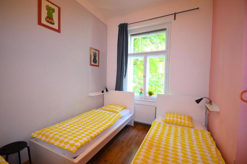 Standard Triple Room with Shared Bathroom image 4