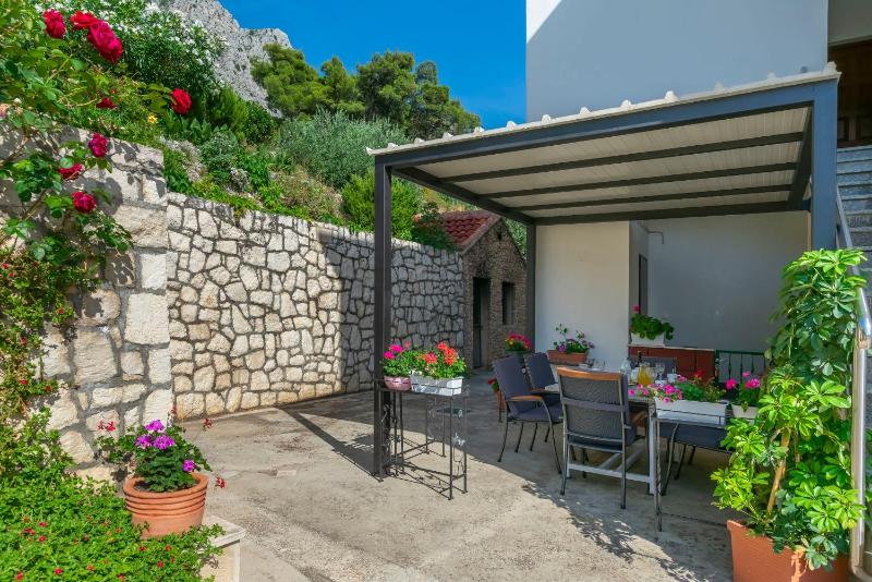 Two-Bedroom Apartment with Sea View image 2