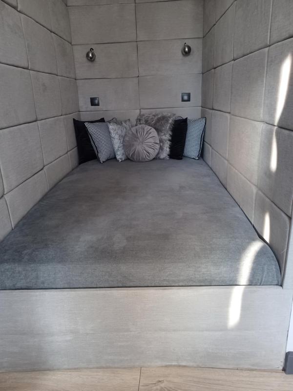 One-Bedroom Apartment image 4