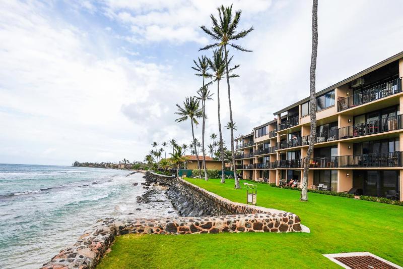 Papakea's Finest Oceanfront - #A-205 - - image 38