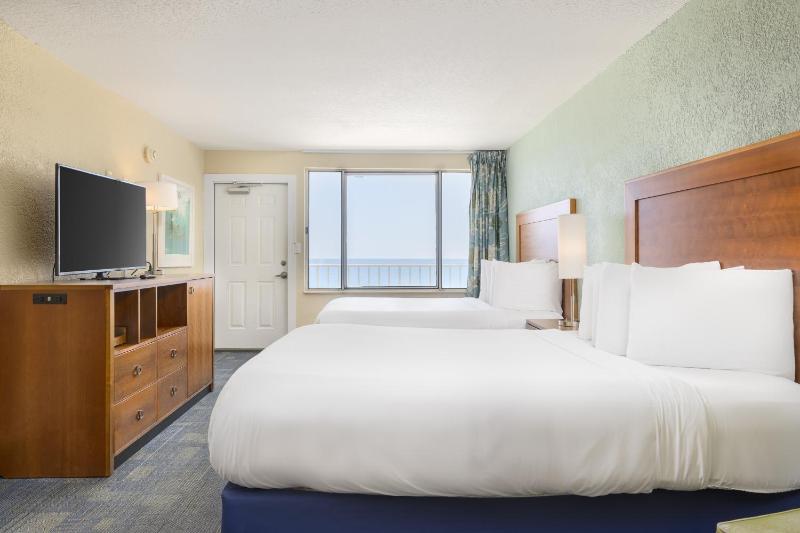 Standard Queen Room with Two Queen Beds image 2