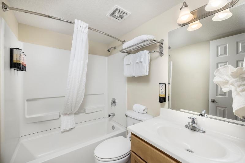 Queen Room - Inland View image 3