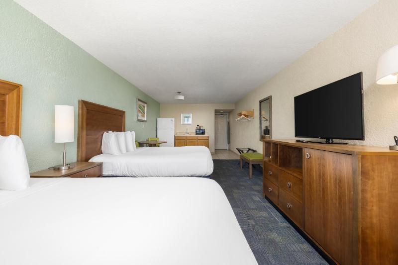 Standard Queen Room with Two Queen Beds image 3