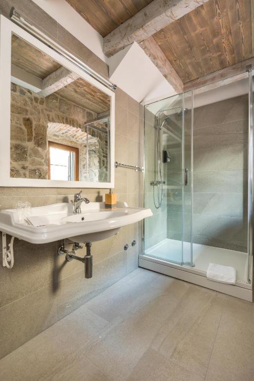 Queen Studio image 3