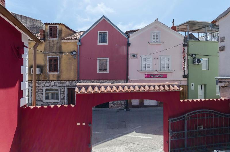 Apartment Oldtown with parking - image 15