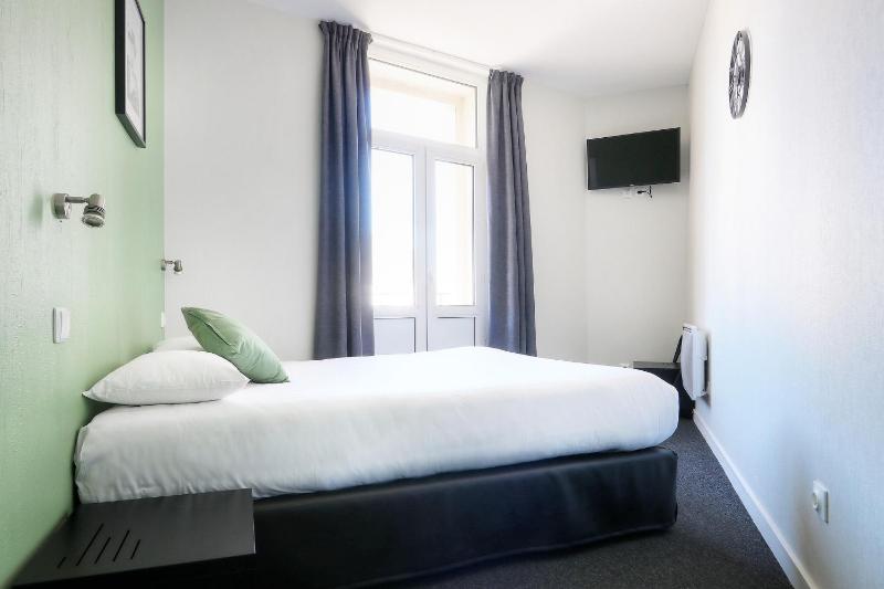 Double Room image 3