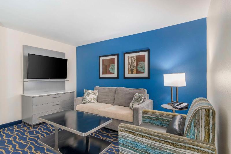 King Suite - Non-Smoking image 1