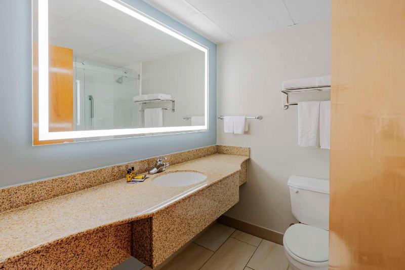 King Room - Non-Smoking image 2