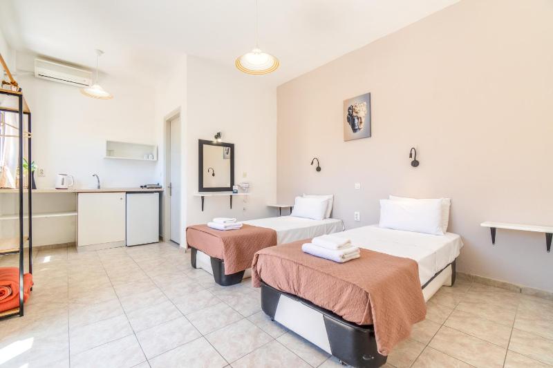 Twin or Double Room with Garden View Balcony image 3