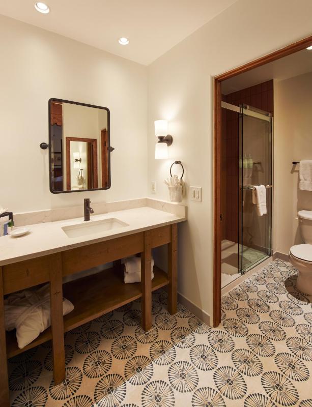 Double Room image 4