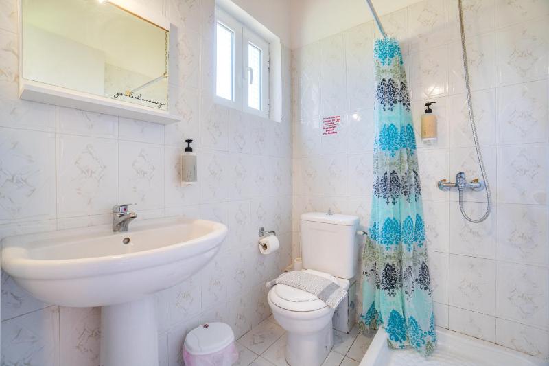 Twin or Double Room image 4