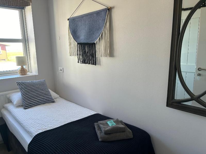 Single Room with Private Bathroom image 4