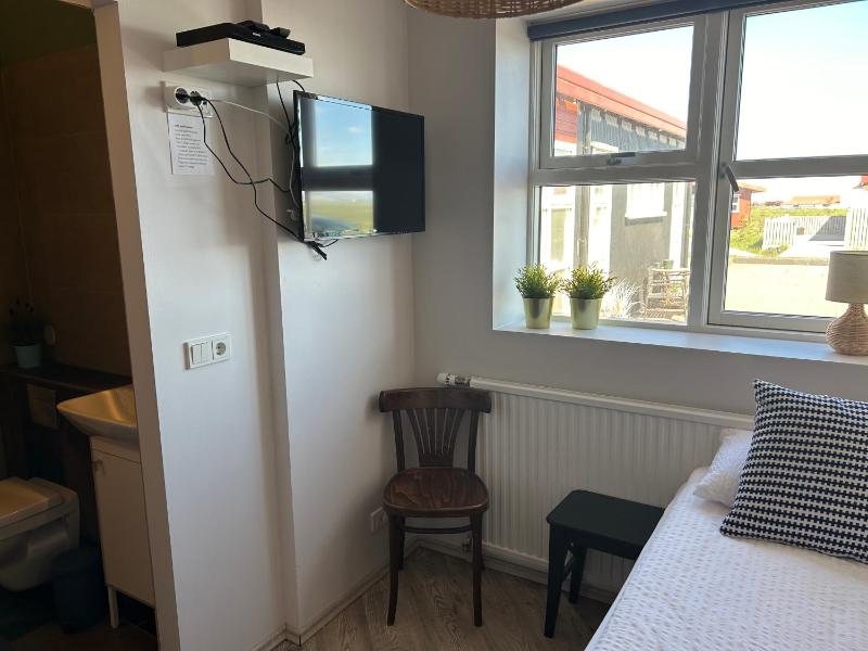 Single Room with Private Bathroom image 2