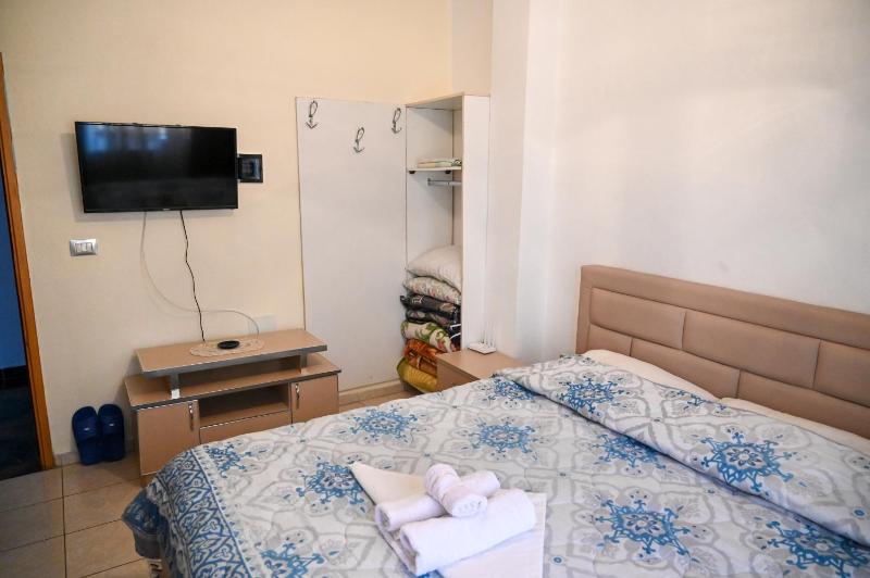 Deluxe Room (2 Adults + 1 Child) image 1