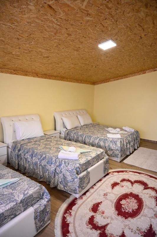 Deluxe Family Room image 3