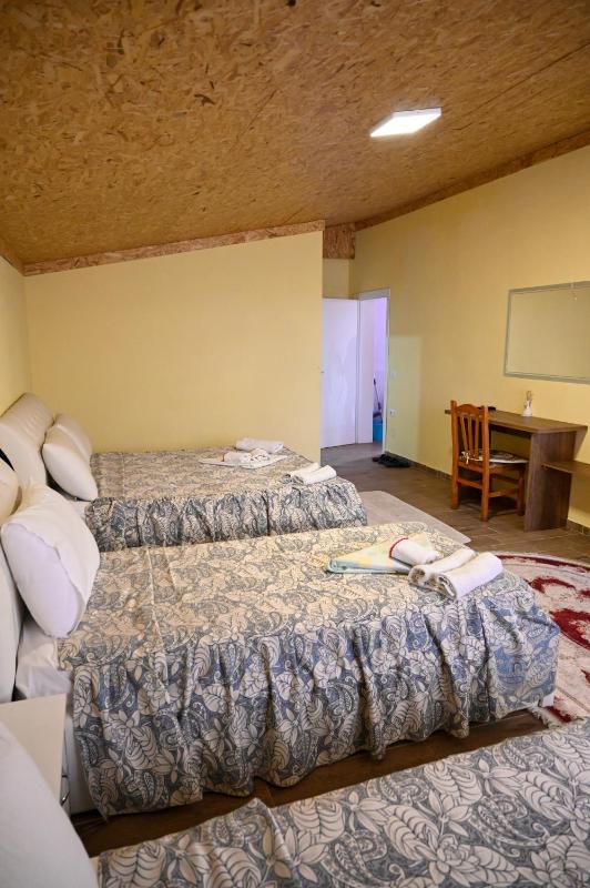 Deluxe Family Room image 4