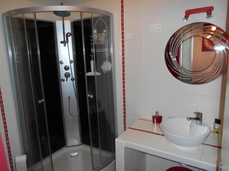 Triple Room with Private Bathroom image 2