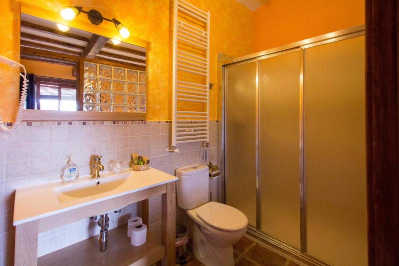 Double or Twin Room with Balcony and Mountain View image 2