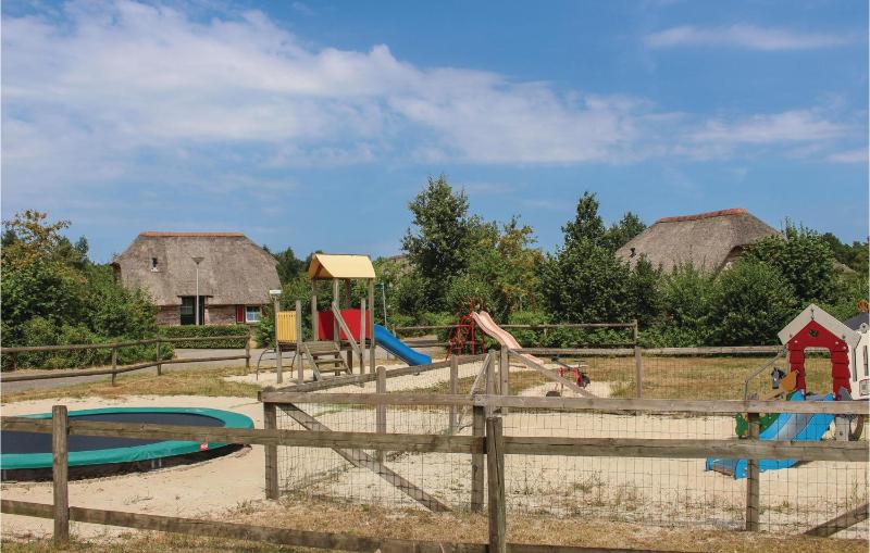 Three-Bedroom Holiday Home  image 4