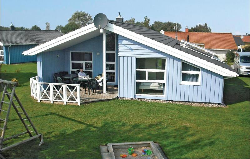 Four-Bedroom Holiday Home image 1