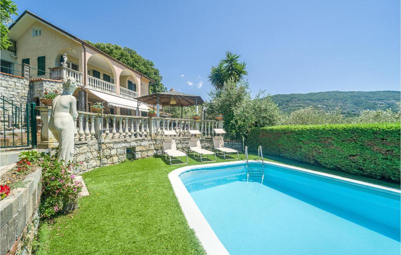 5 Bedroom Stunning Home In Chiavari Images
