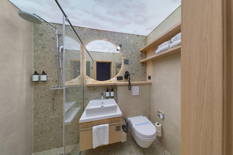 Exclusive Double or Twin Room with Balcony and Aquapark access image 3