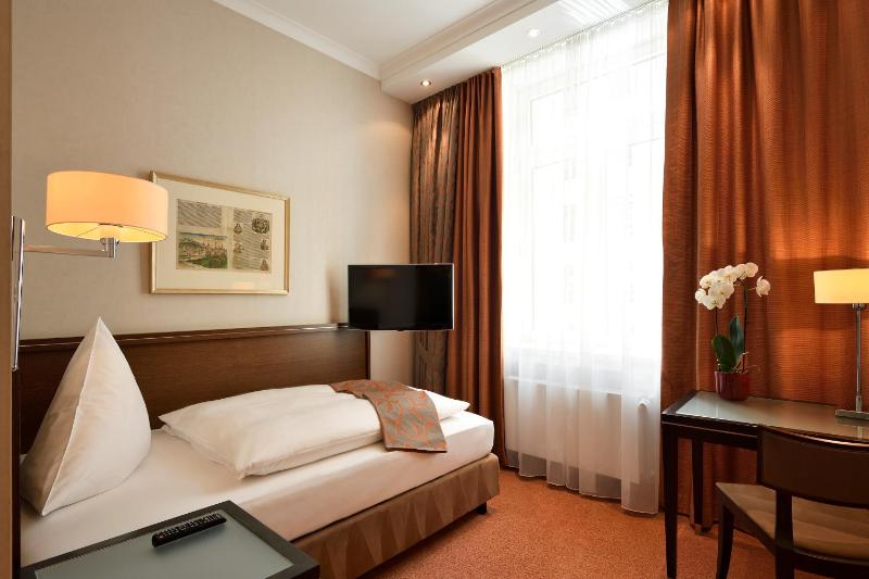 Standard Single Room image 3