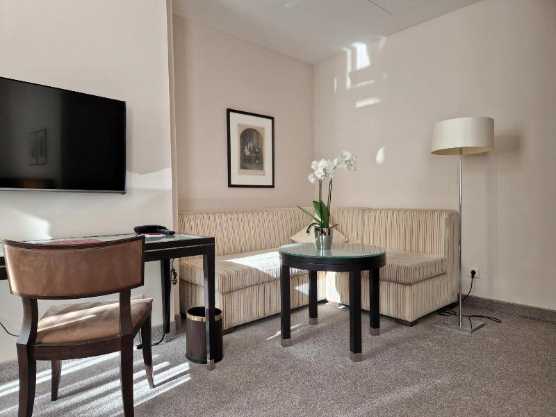 Double Room image 3