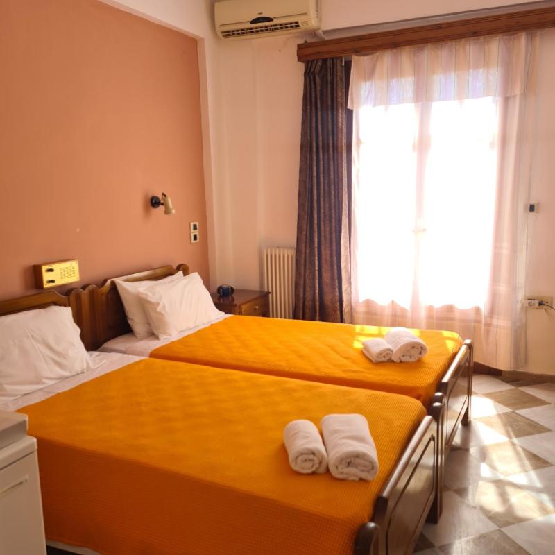 Small Twin Room image 1