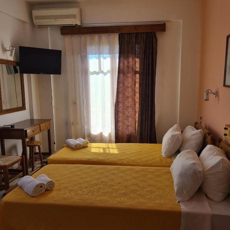 Small Twin Room image 3