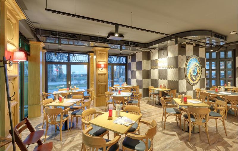 One-Bedroom Apartment image 3