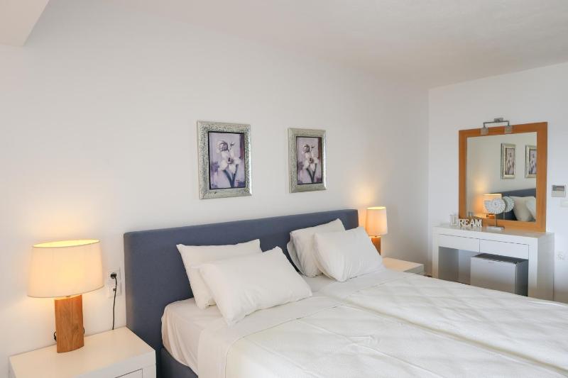 Family Room with Sea View image 4