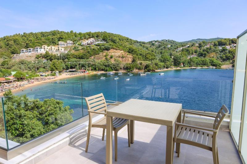 Deluxe Double or Twin Room with Sea View image 2