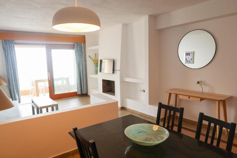 Two-Bedroom Suite with Sea View image 3