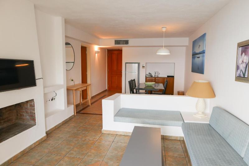 Two-Bedroom Suite with Sea View image 4