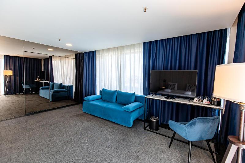 Executive Double Room with Balcony image 4