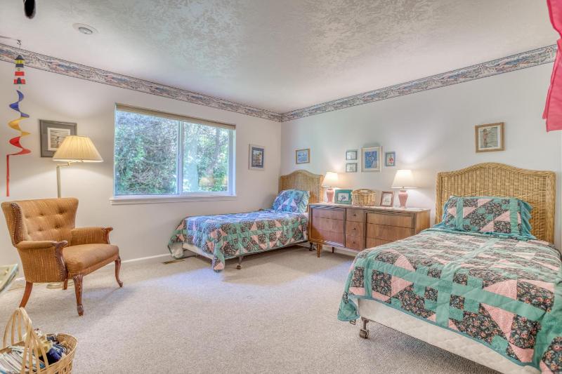 Anchor House - Lincoln City - image 12