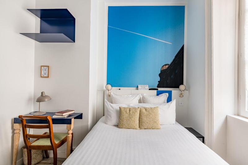 Standard Double Room image 3
