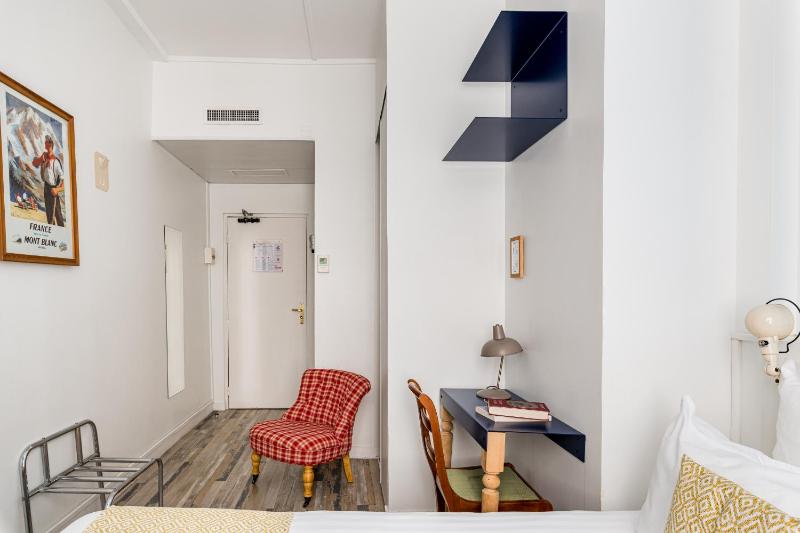 Standard Double Room image 4