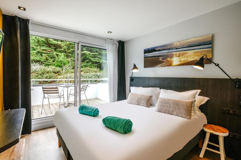 Double Room with Terrace - Garden View image 1
