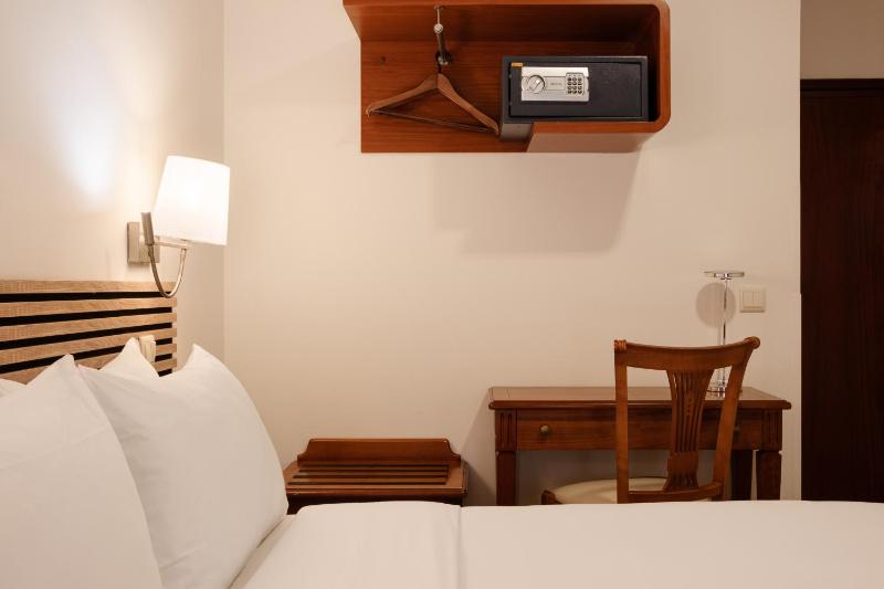 Small Double Room image 2