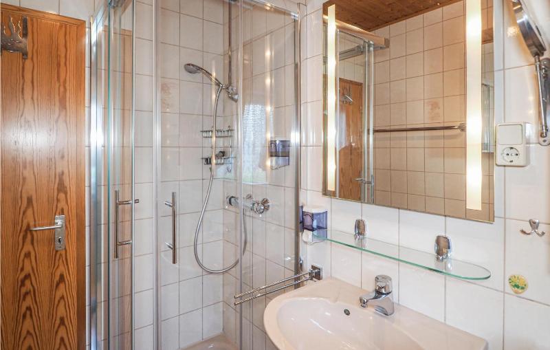 Three-Bedroom Holiday Home  image 3