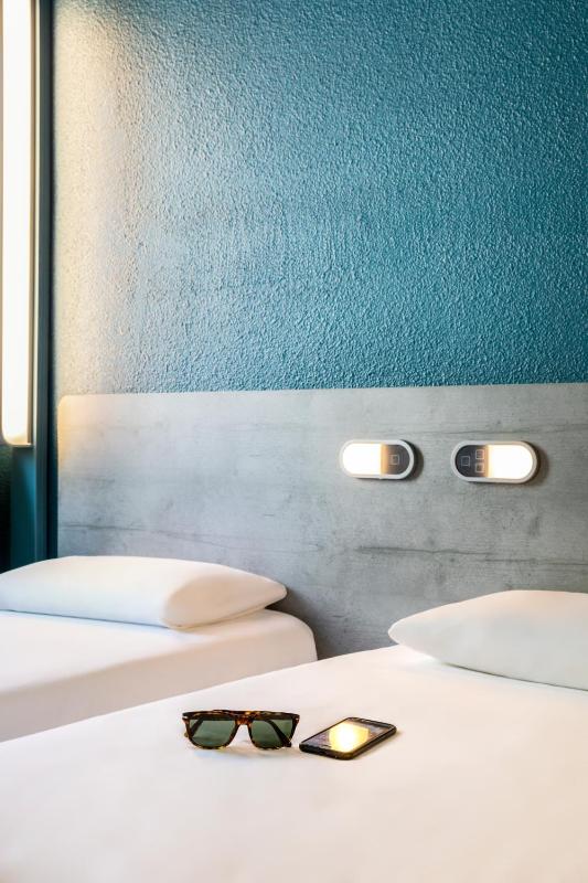Twin Room image 3