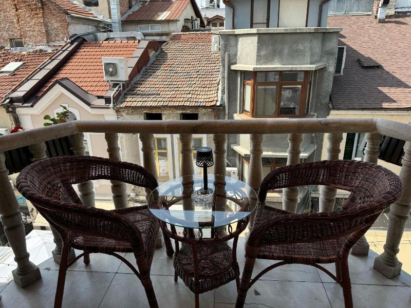 Double Room with Balcony image 3