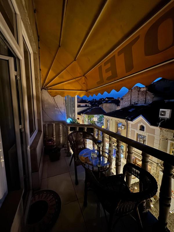 Double Room with Balcony image 2