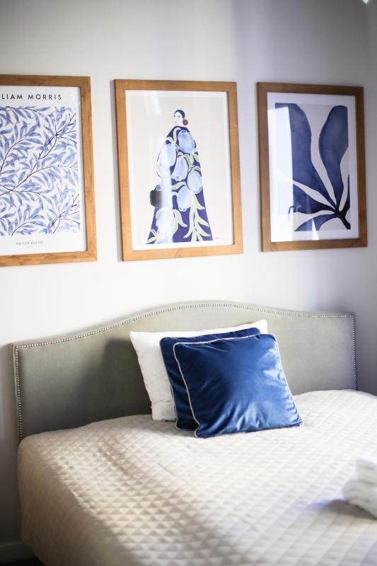 Standard Queen Room image 4